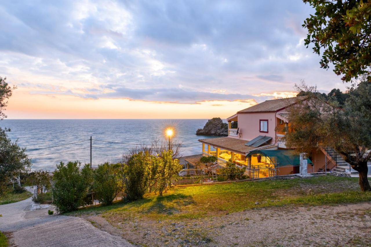 Tolis Aparts Pelekas Bagian luar foto