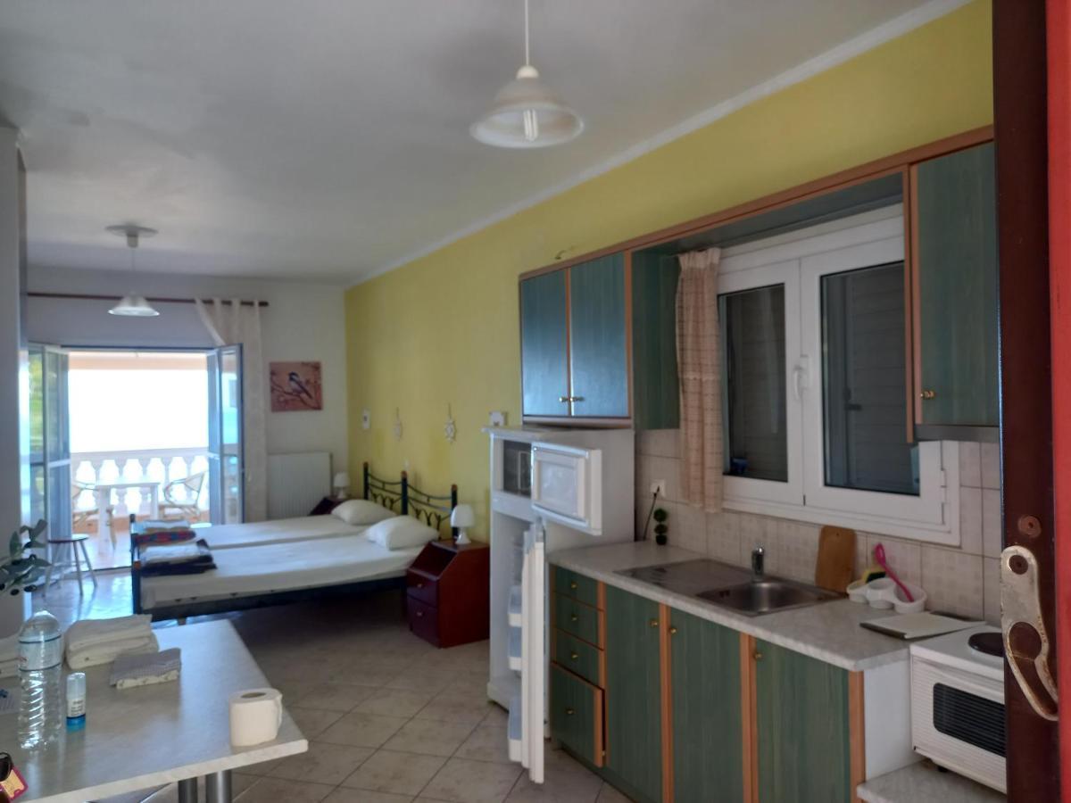 Tolis Aparts Pelekas Bagian luar foto